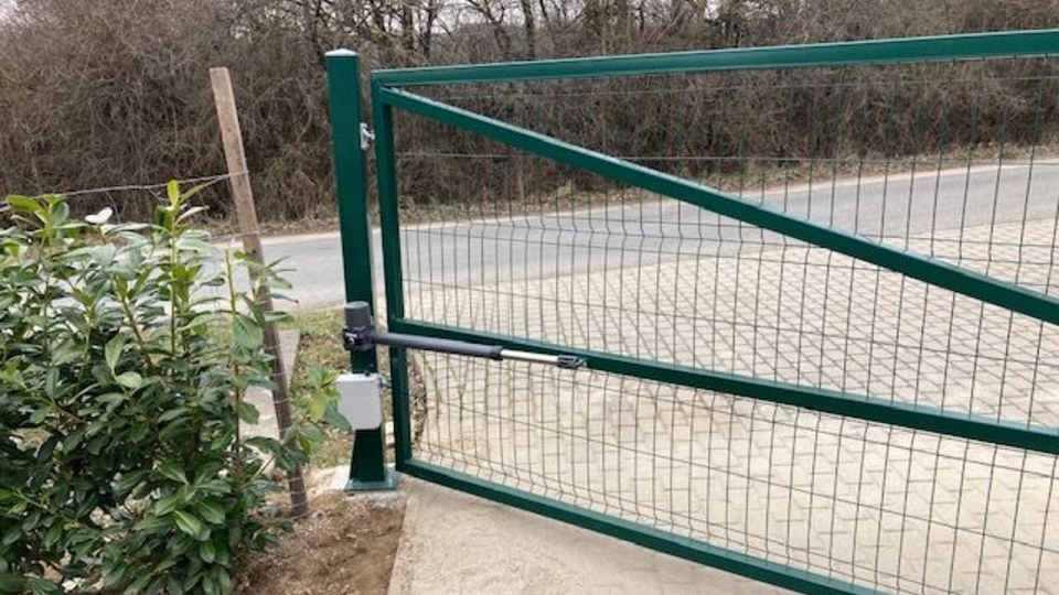 K�p: Referenci�k - Kertkapu automatiz�l�s