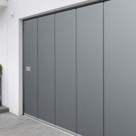 Oldalra fut� szekcion�lt kapu - Teljes �thajt�magass�g �s egyszer� �thalad�s